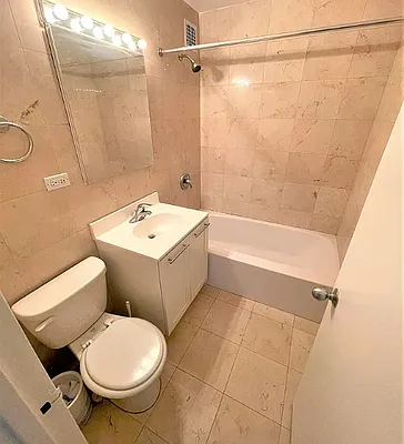 Rented by Manhattan Realty Group | media 10