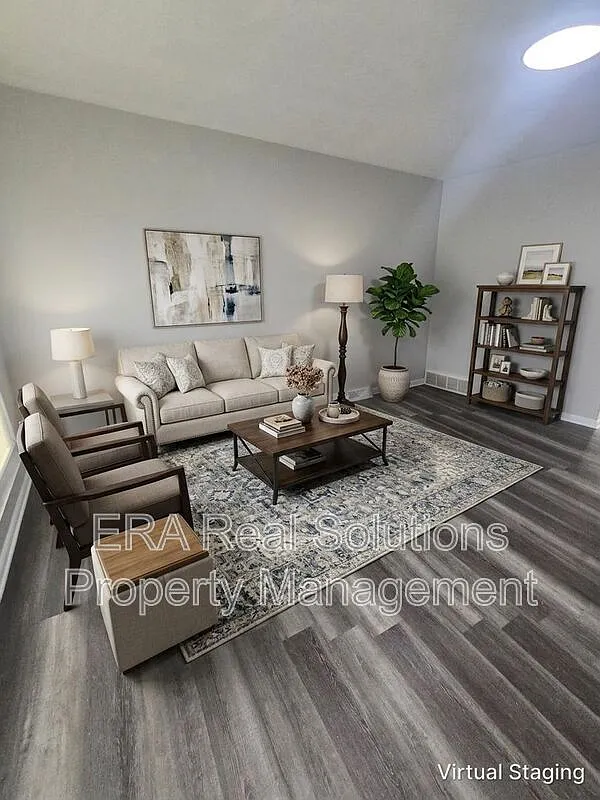 3 bed, 1.5 bath, 1056 sqft, $1,350 — Photo 2