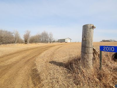2010 E 9th St, Hartford, SD, 57033
