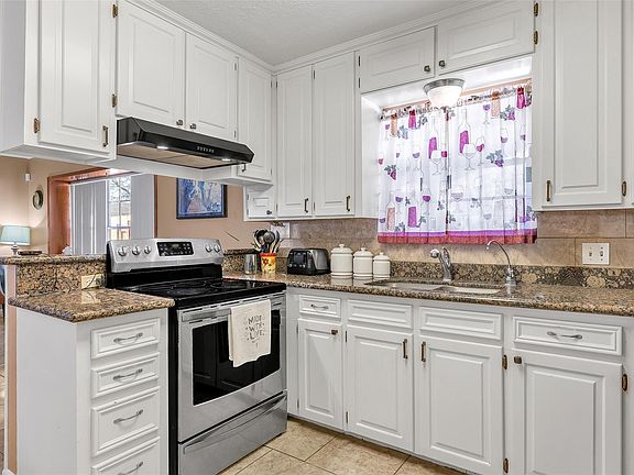 3rd image of 3319 Big Bend Dr