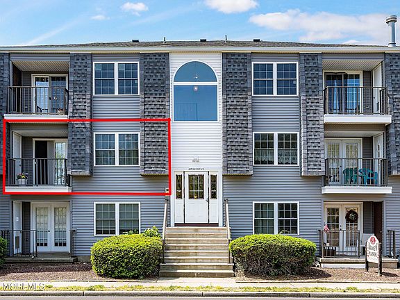 5th image of 98 Beachway Ave Unit 11