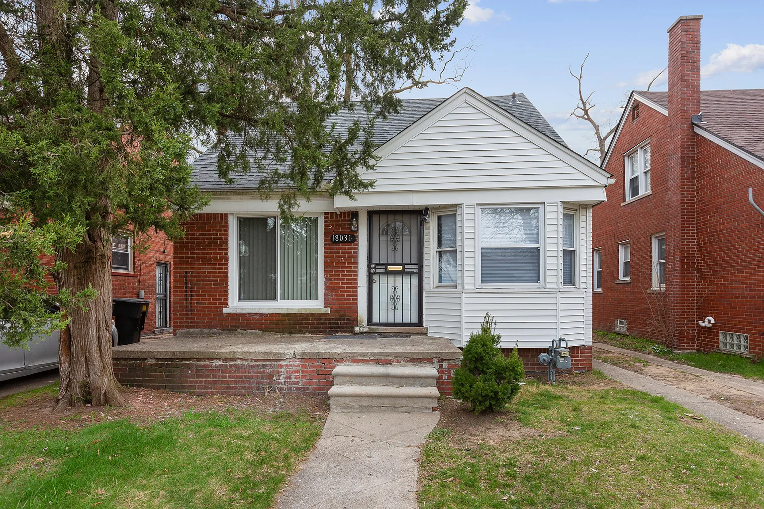 18031 Mendota St photo 1
