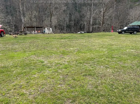 16544 Elk River Rd N, Clendenin, WV 25045