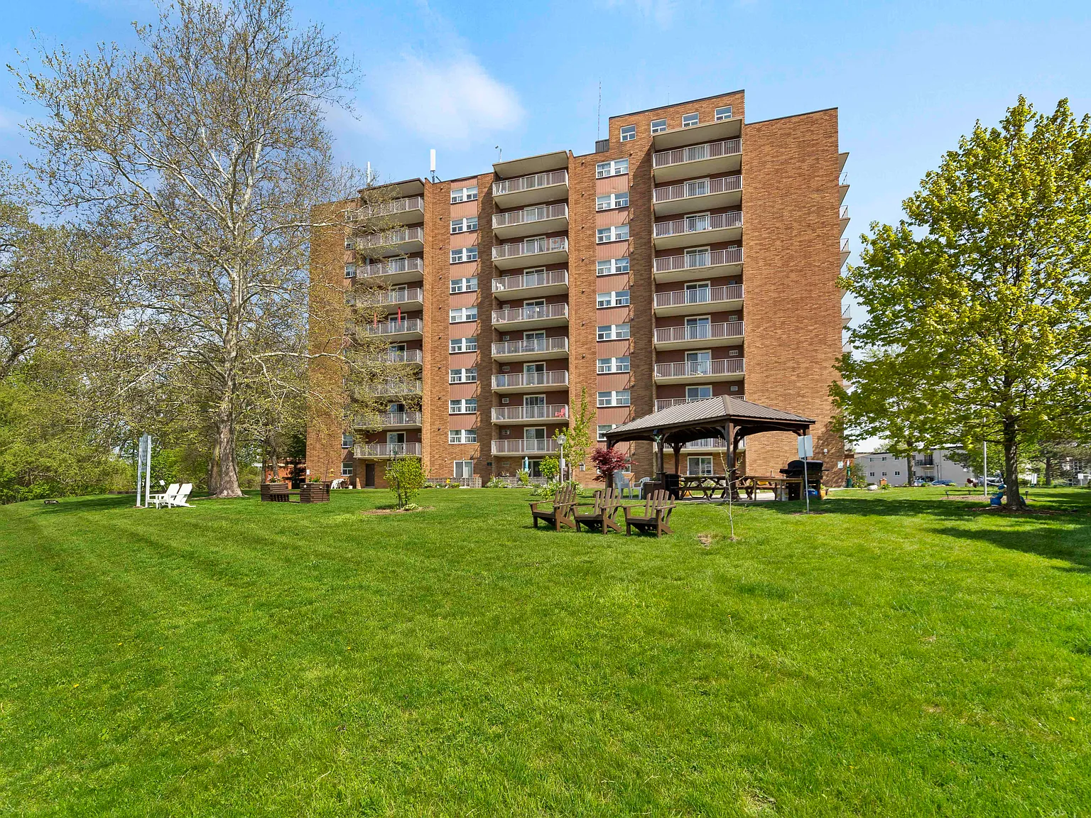 Thames Park Tower Apartments — Photo 4