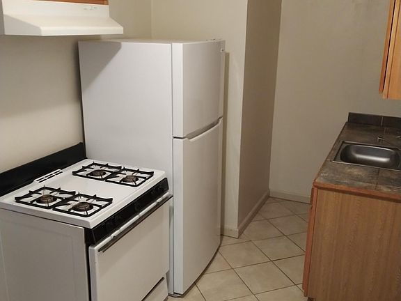4th image of 2814 D St APT 21