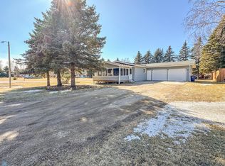 908 Lincoln St, Lisbon, ND 58054