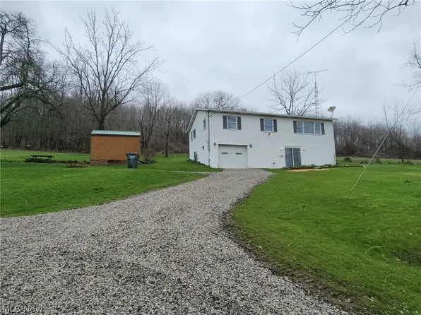 2286 Stonecreek Rd SW, New Philadelphia, OH 44663