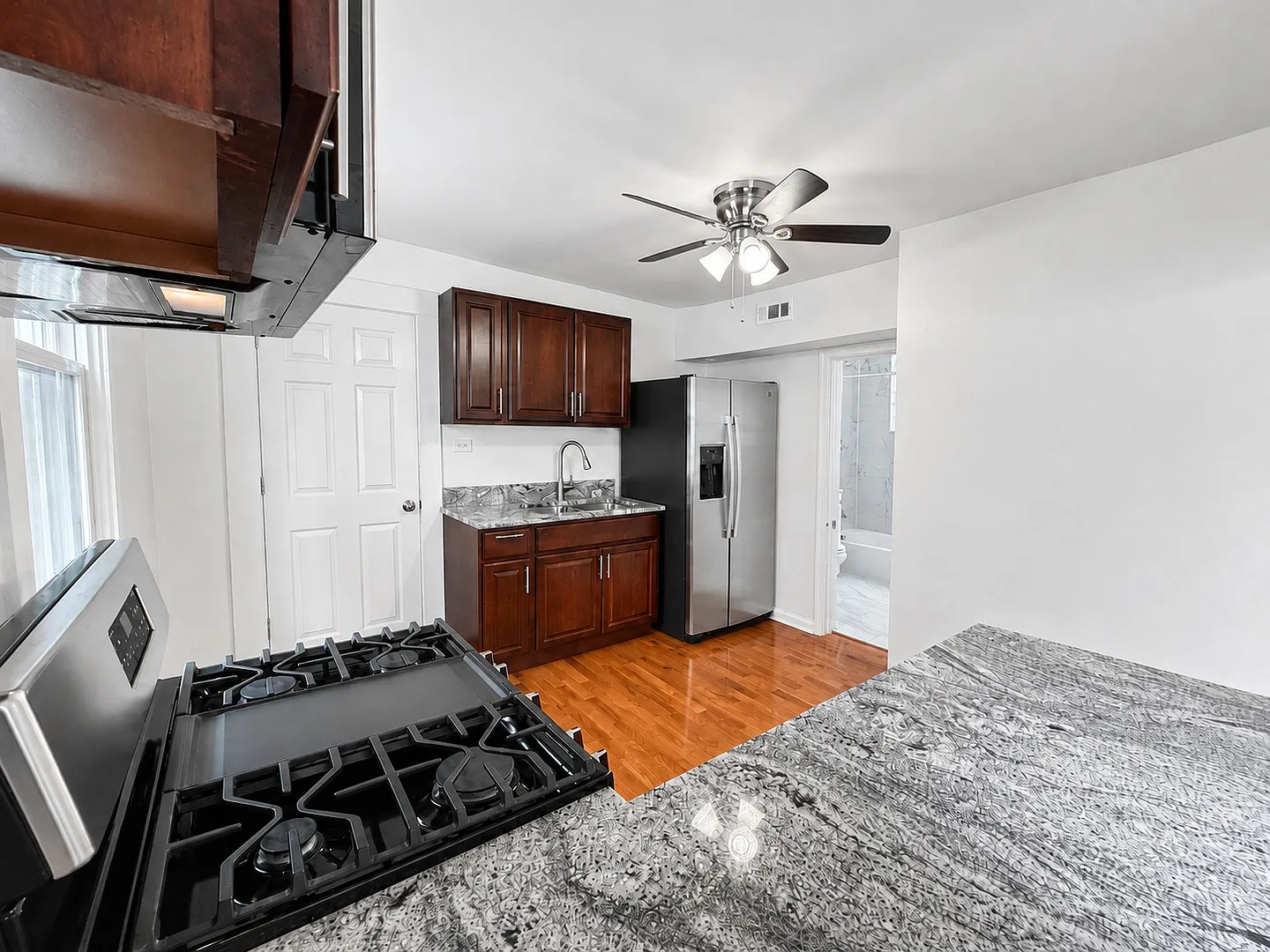 2 bed, 1100 sqft, $2,500 — Photo 2