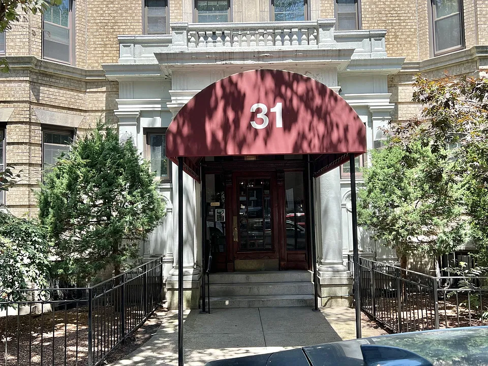 31 Queensberry St #11