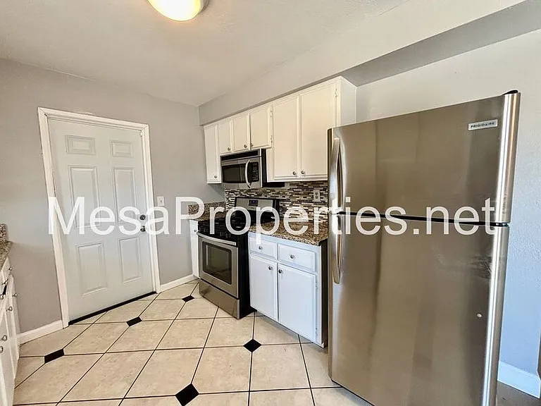 16327 Seneca Rd — Photo 6