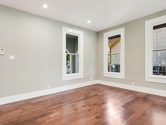 4th image of 1101 W Summit Ave