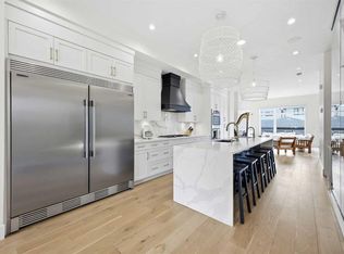 1430 W 27th St SW, Calgary, AB T3C 1L3