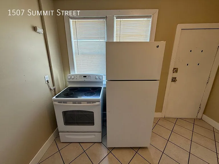 1507 Summit St — Photo 17