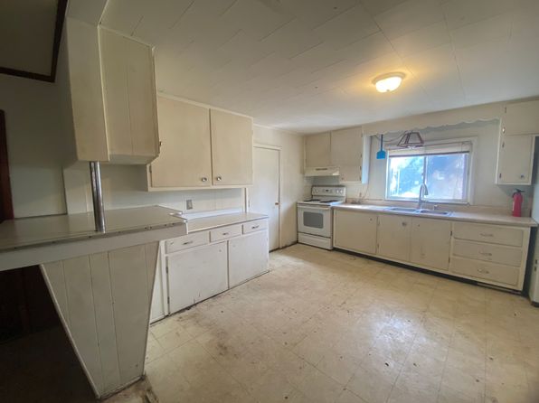 207 E Main St, Vernon, MI 48476