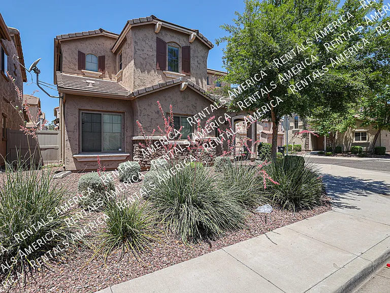 2127 W Monte Cristo Ave — Photo 1