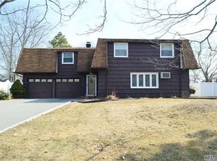 83 Matsunaye Dr, Medford, NY 11763