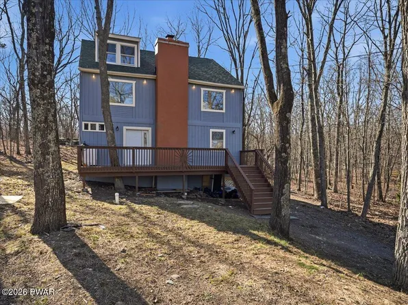 211 Geese Ct N, Bushkill, PA 18324