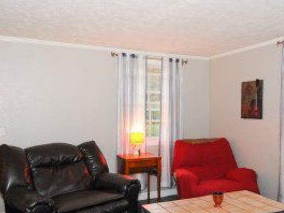 4th image of 309 Stanley Ave