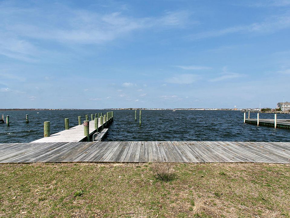 1st image of 948 Lagoon Ln S