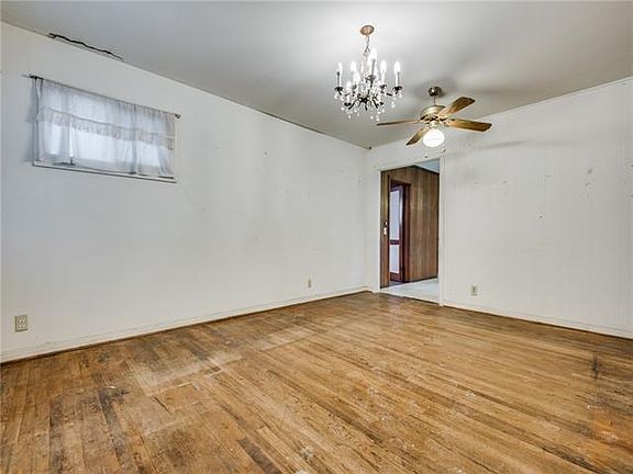 4th image of 414 Lilac Ln