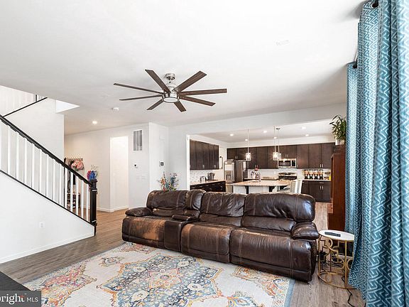 5th image of 8636 Fleetwood Dr