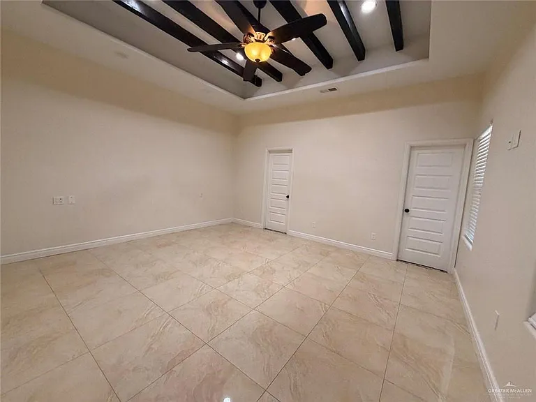 5200 N Huisache Ave — Photo 7