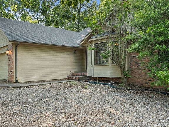2nd image of 2 Melanie Ln