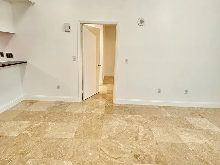 31 SE 5th St #3819 — Photo 58