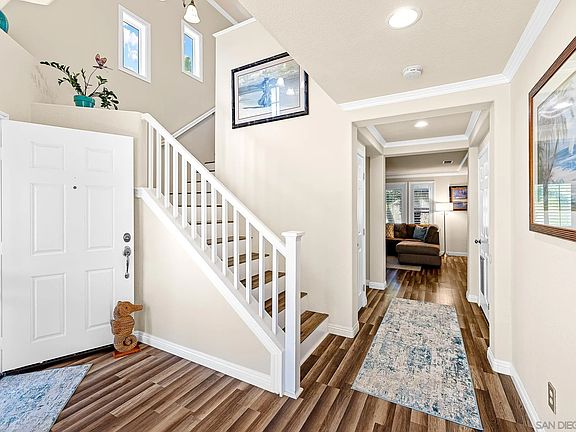 3rd image of 200 Canyon Creek Way