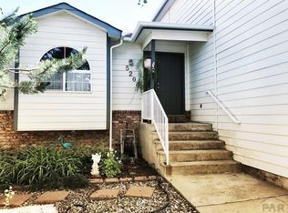 5206 Manor Ridge Dr, Pueblo, CO 81005