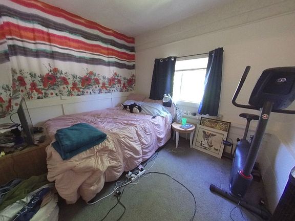 3rd image of 827 W Hopkins St APT 4