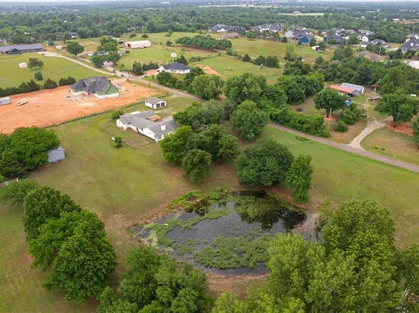511 Highland Hills Dr, Edmond, OK 73034
