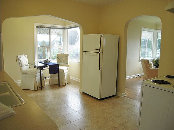 5th image of 470 NE Hostmark St