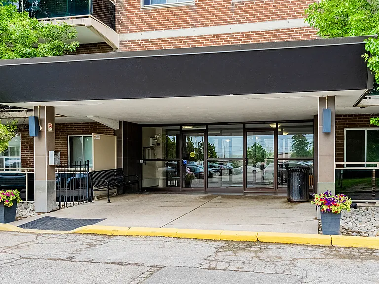 940 Commissioners Rd E — Photo 11