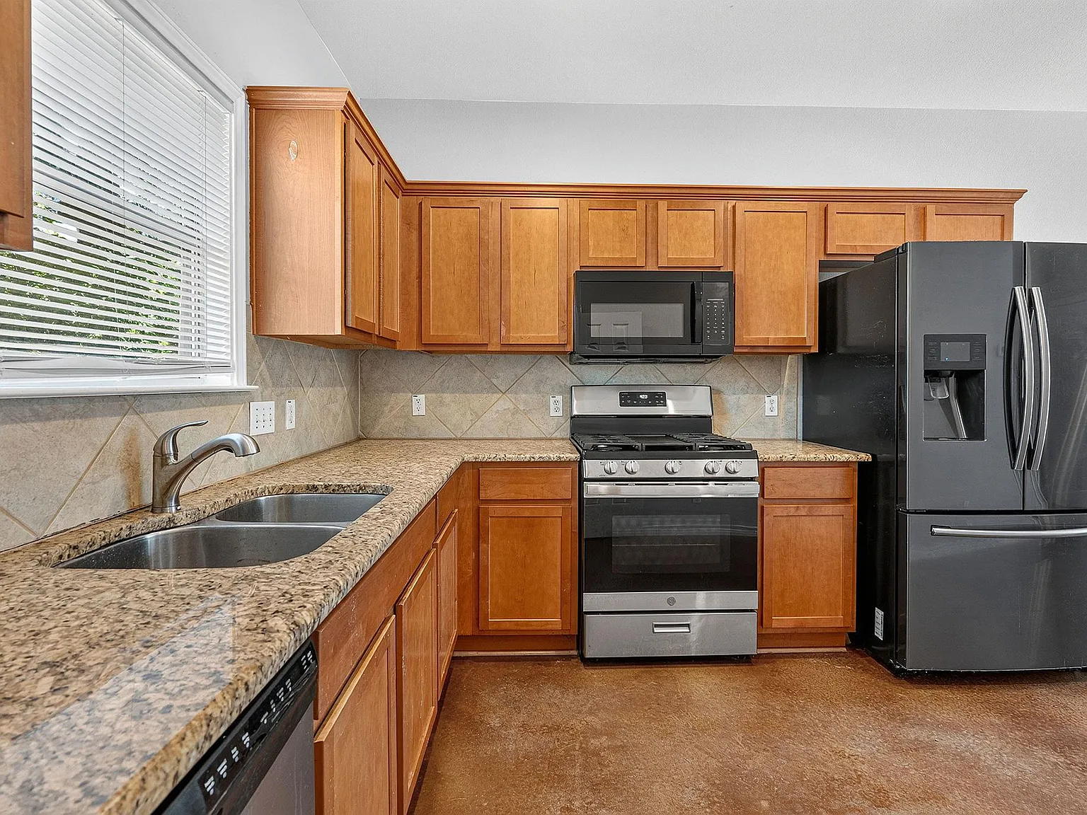 3 bed, 1.5 bath, 925 sqft, $1,750 — Photo 4