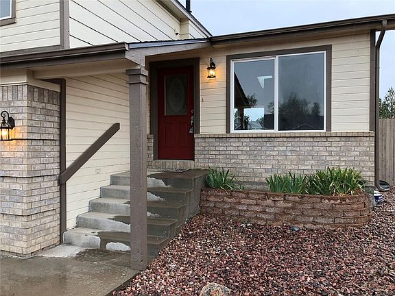 3rd image of 714 Daffodil St
