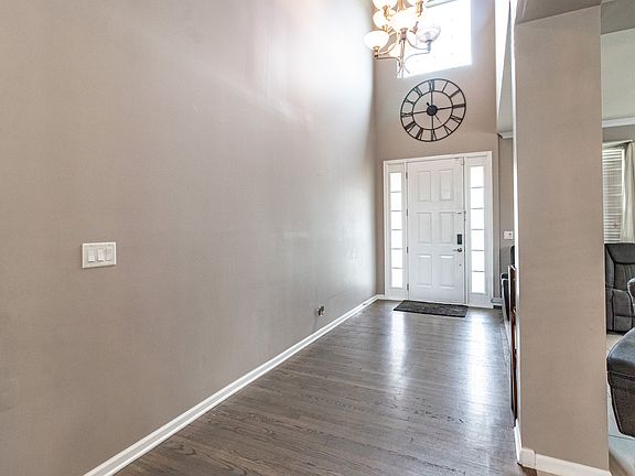 3rd image of 10727 Mayfield Ln