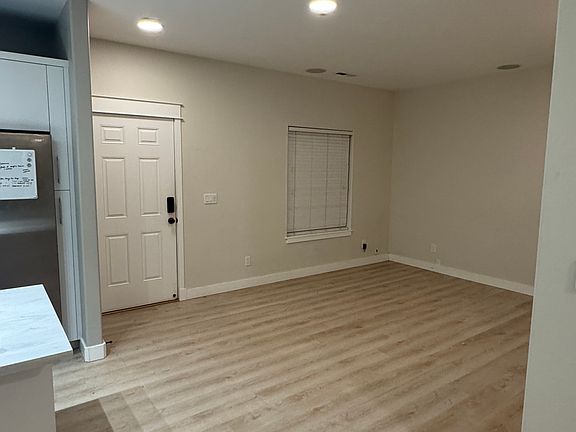 4th image of 61166 Brookhollow Dr