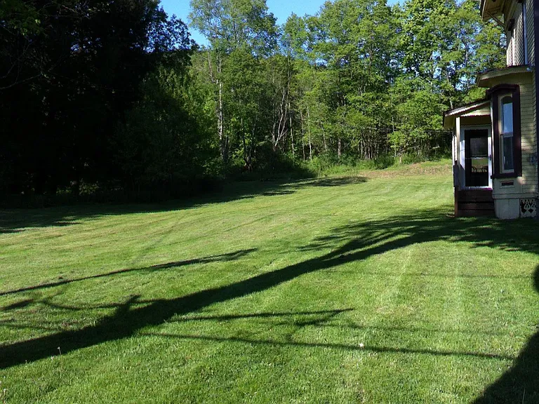 Large side yard