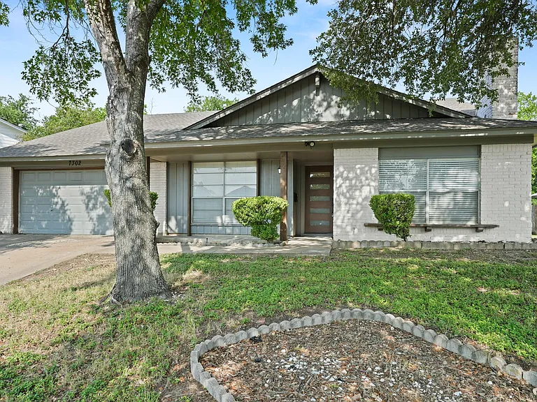 7302 Sevilla Dr — Photo 3