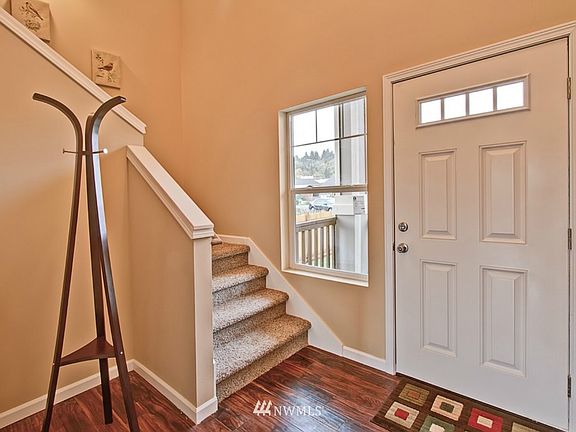 3rd image of 253 1st Avenue W