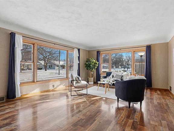 3rd image of 406 N Fulton St