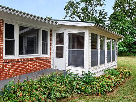 4th image of 220 Midway Subdivision Cir