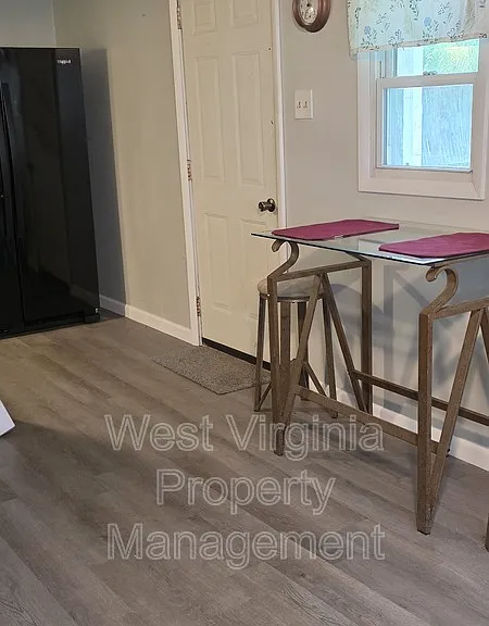 242 Riffe St — Photo 6