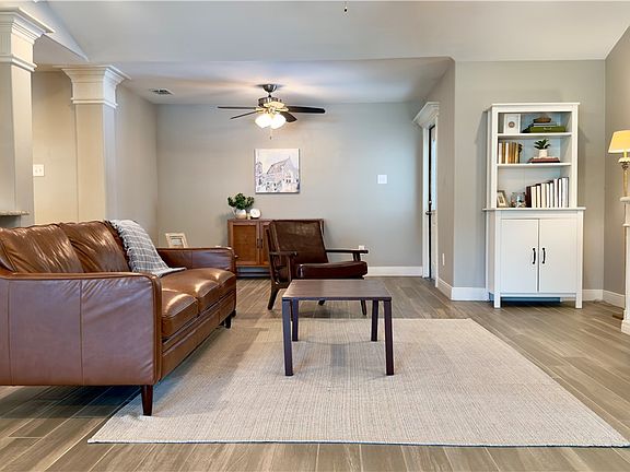 3rd image of 638 Moray Pl