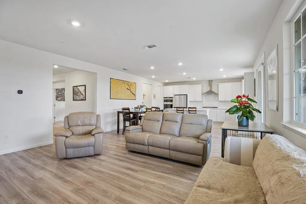 2521 Latour Ct — Photo 3