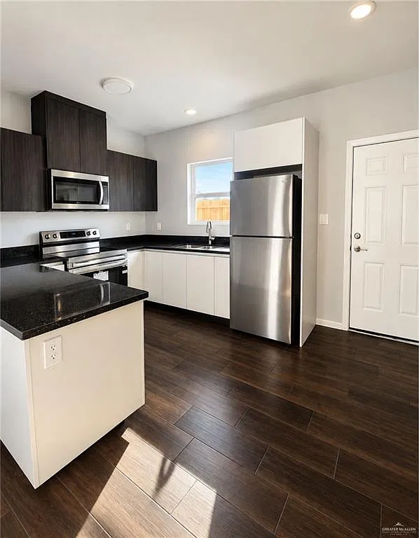 1 bed, 1.0 bath, 733 sqft, $880 — Photo 3