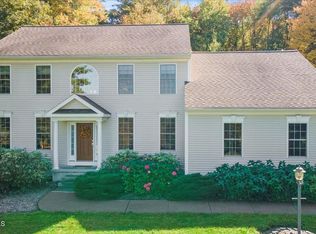 16 Ridgewood Dr, Wynantskill, NY 12198