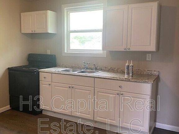 3rd image of 2311 Bryan Ave