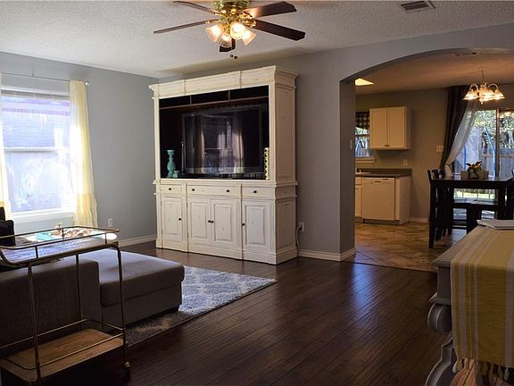 5th image of 1611 Carriage Hills Trl